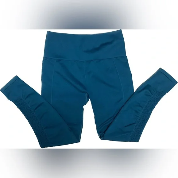 Fabletics Sync High-Waisted Perforated 7/8 Legging - Picture 6 of 13